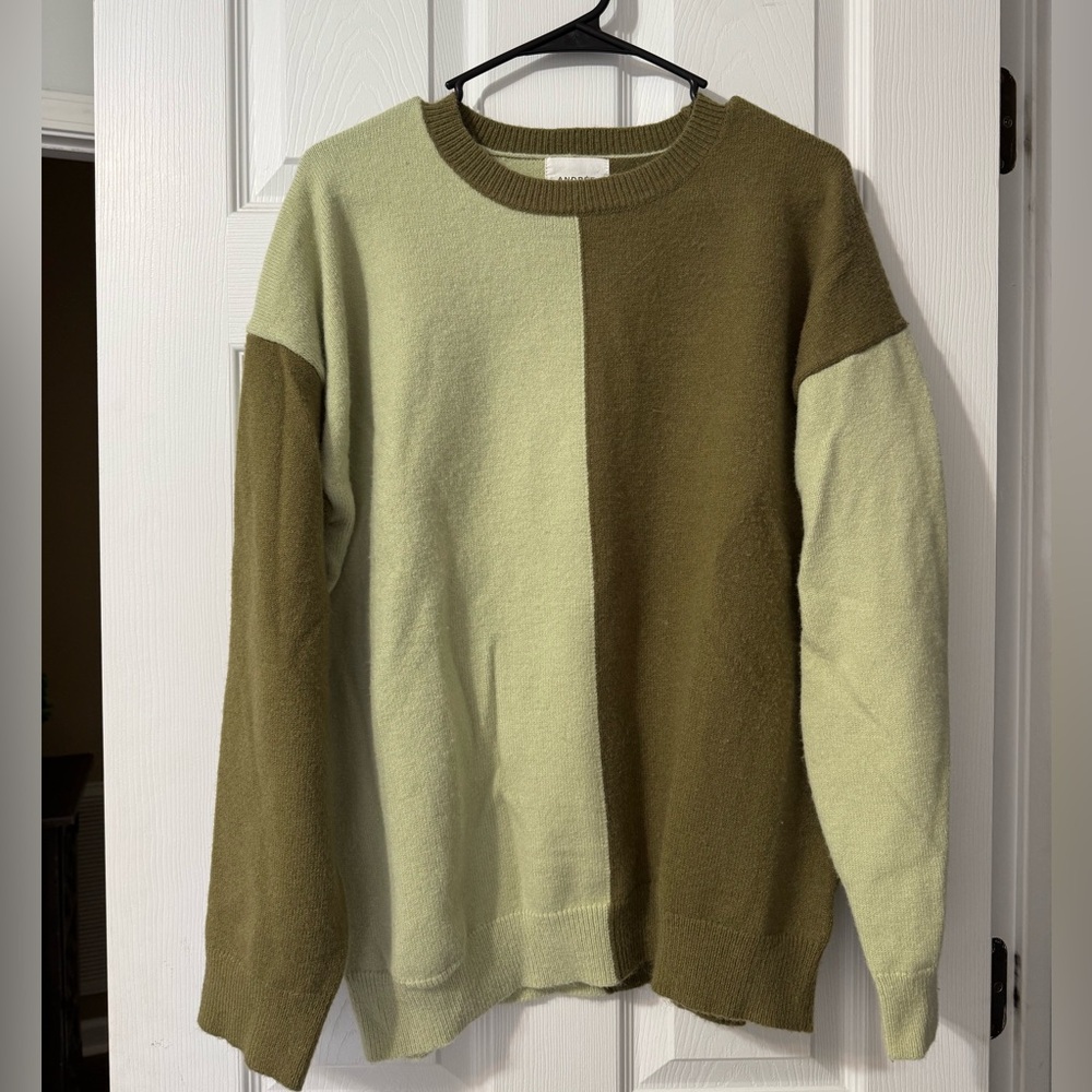 ANDREE BY UNIT Olive and Sage Crewneck Sweater
